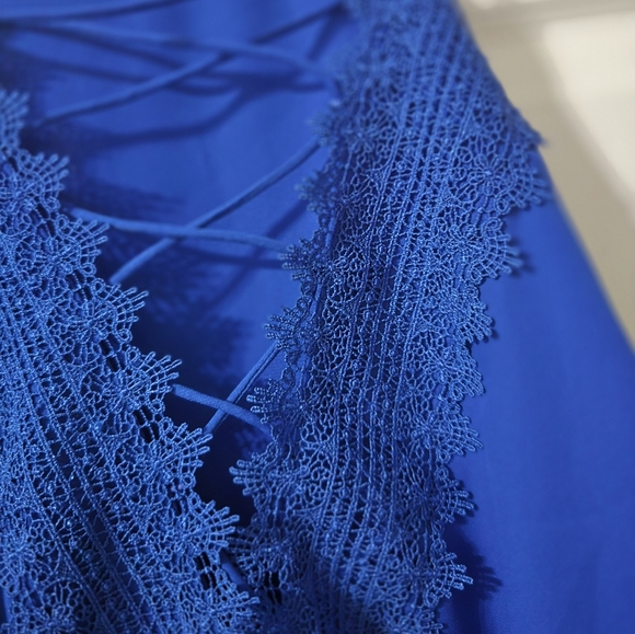 WAYF Posie Strappy Cami Tank, Lace Criss-Cross Neckline, Halter Style, EUC! - Picture 5 of 9